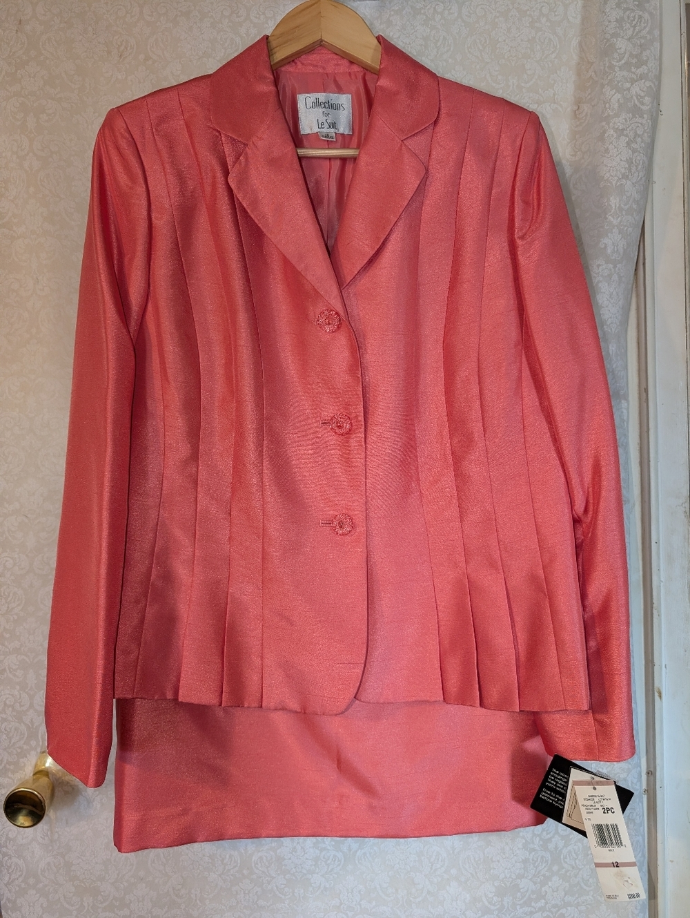 Le Suit New With Tags Sz.12‎  Peach Jacket & Skirt Set